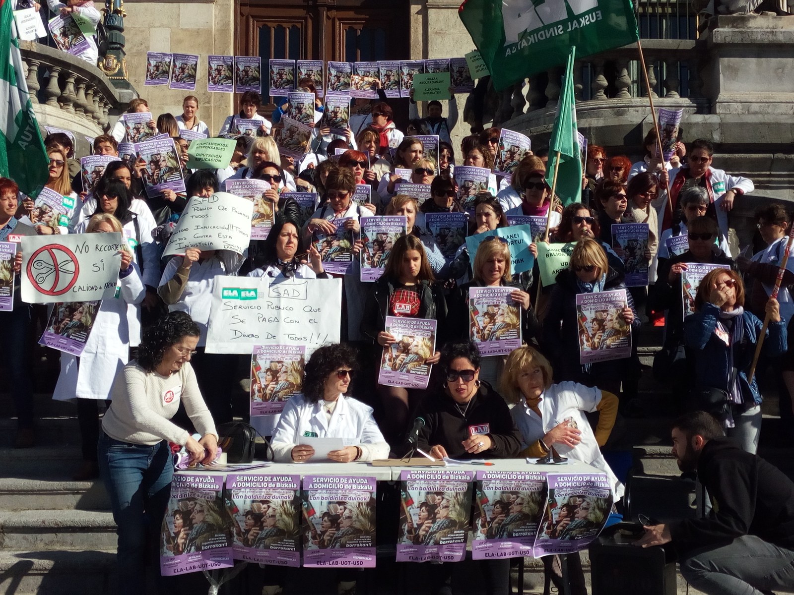 Las trabajadoras del servicio de Ayuda a Domicilio de Bizkaia llevan 26 días de huelga