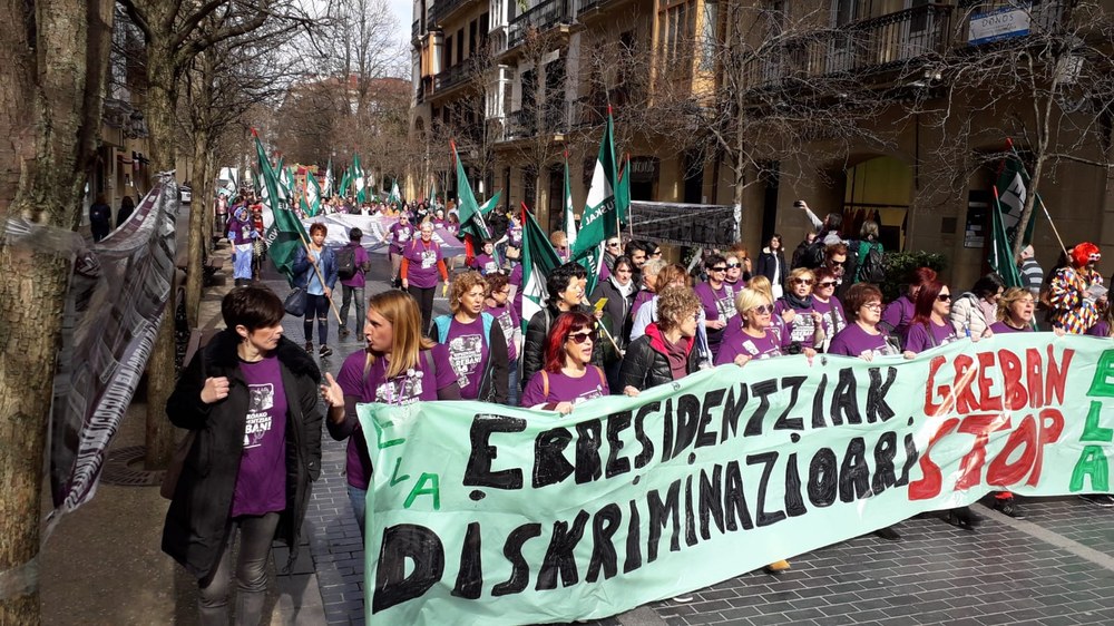 Las trabajadoras en huelga de las residencias y centros de día de Gipuzkoa reciben el respaldo de Bizkaia
