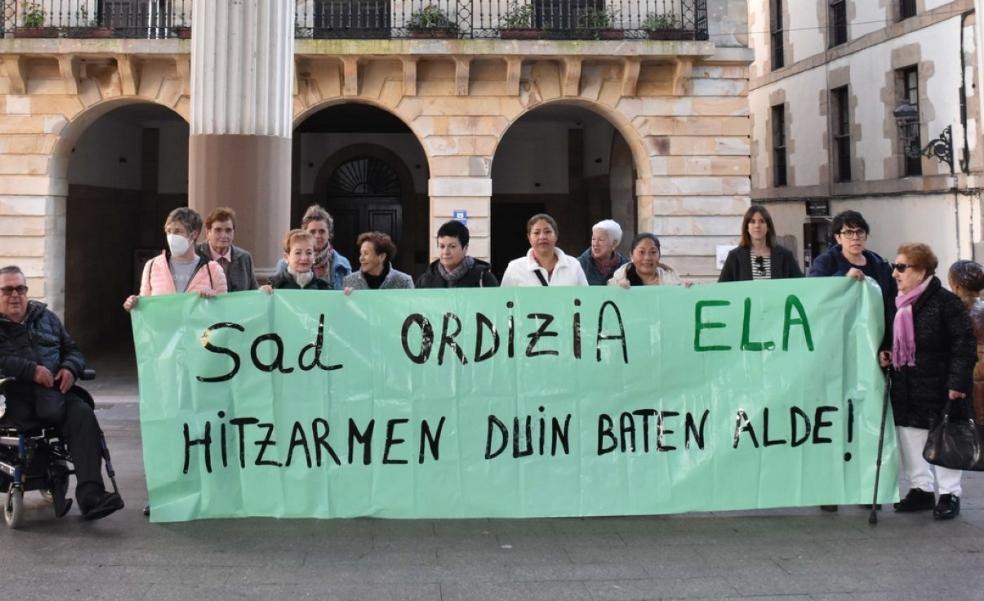 Las trabajadoras reclaman al alcalde que se involucre para desencallar el conflicto