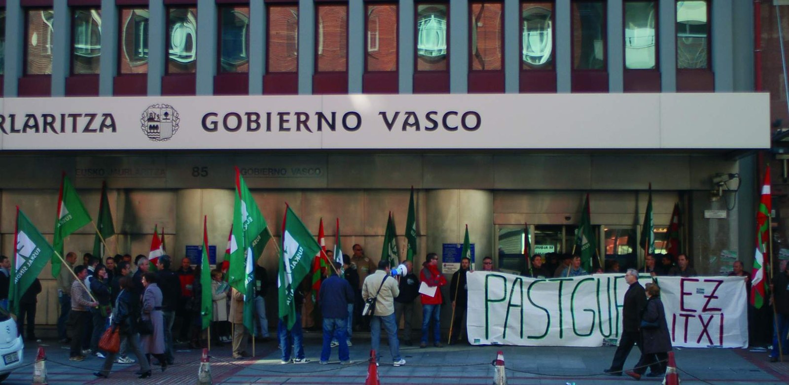Manifestación en defensa del empleo en Enkarterriak