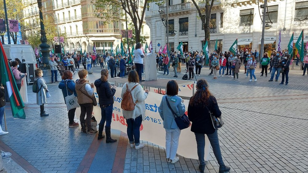 Miles de trabajadoras reivindican que los cuidados profesionales deben ser públicos y basados en la persona y no en el negocio