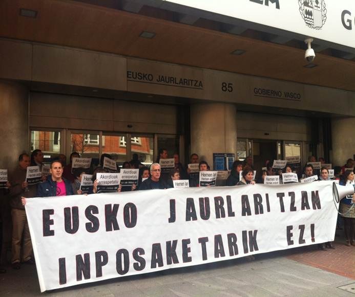 Protestas contra las imposiciones del Gobierno vasco y en favor de los servicios públicos