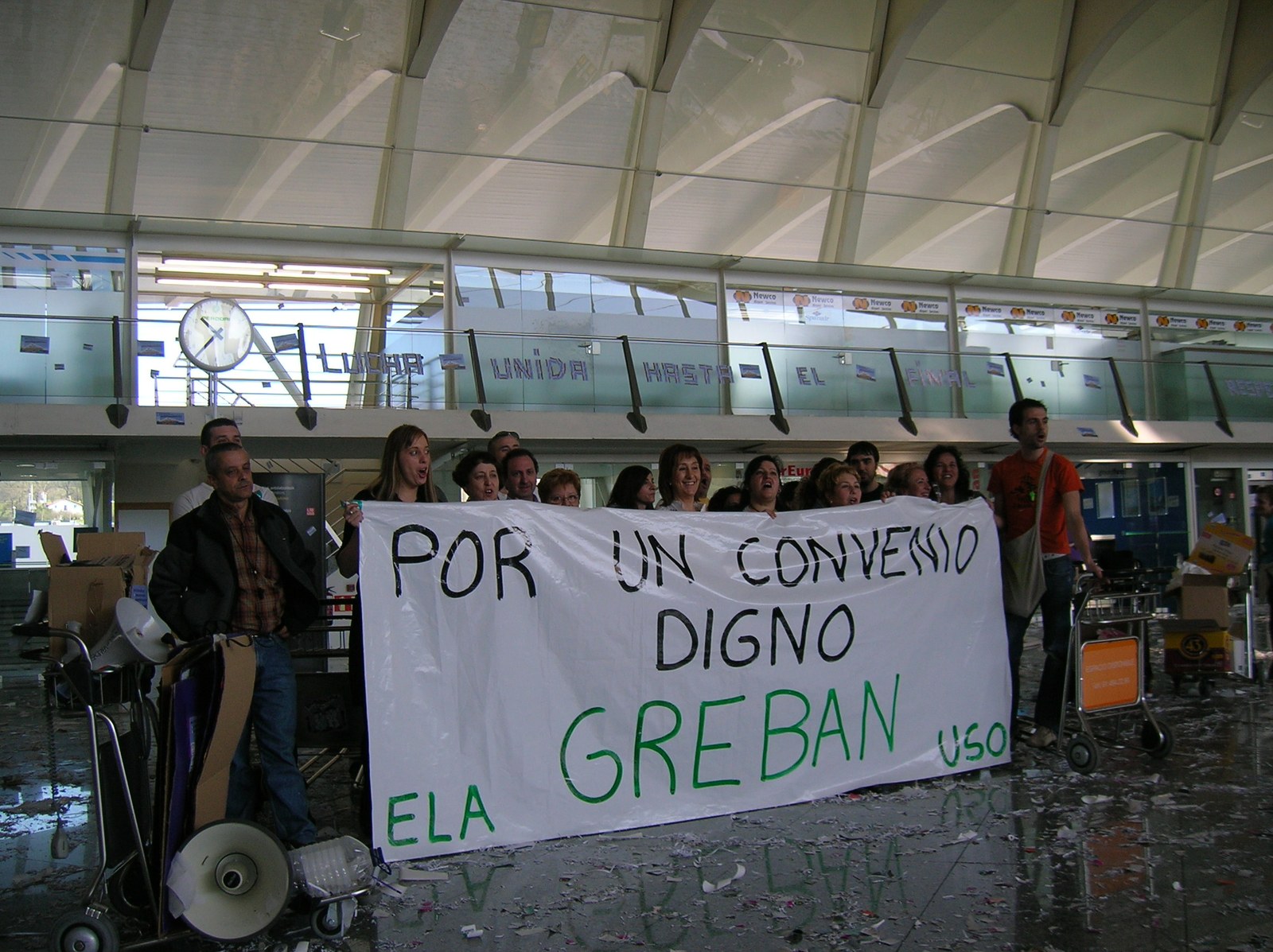 Servicios mínimos desproporcionados en la huelga del aeropuerto de Loiu
