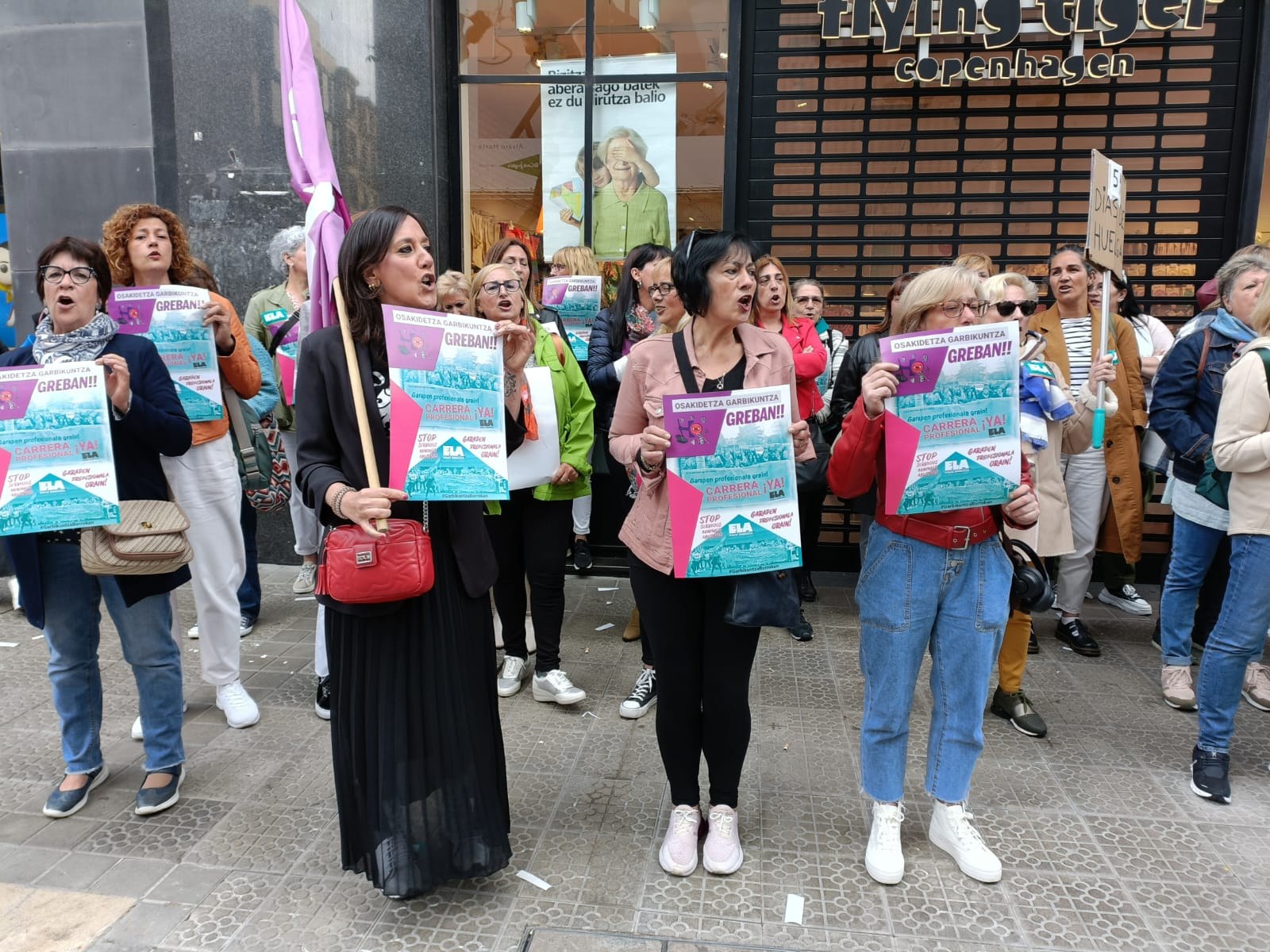Amplían la huelga hasta el 21 de mayo Amplían la huelga hasta el 21 de mayo