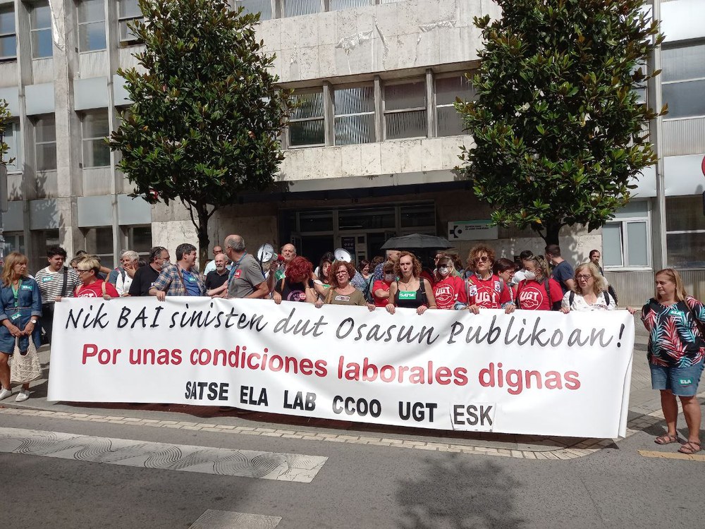 Concentraciones y encierros, en contra de los recortes en la Atención Primaria de Osakidetza