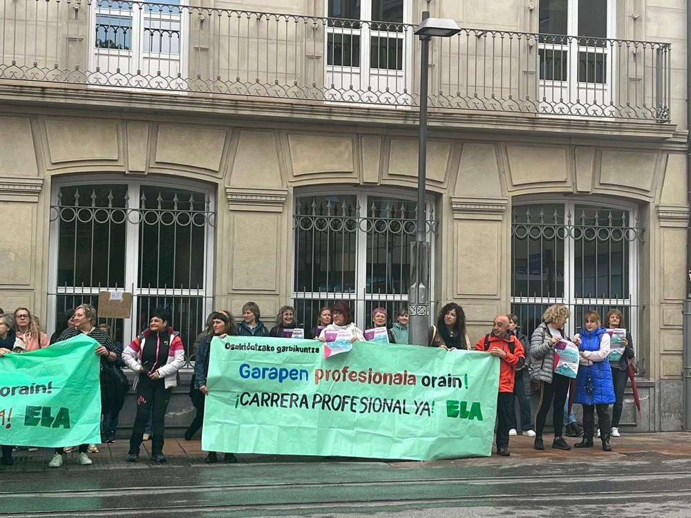 Denuncian la falta de convenio ante el Parlamento de Gasteiz