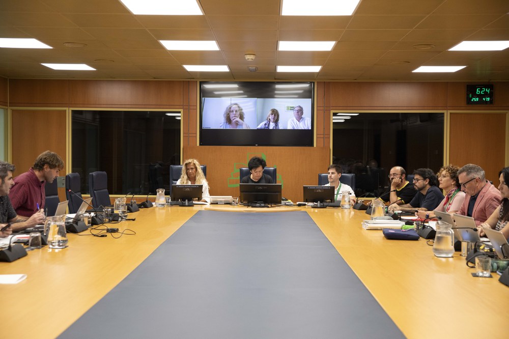 ELA pide en el Parlamento Vasco que los partidos se opongan en Madrid al límite que el gobierno estatal impone en la negociación de salarios y empleo