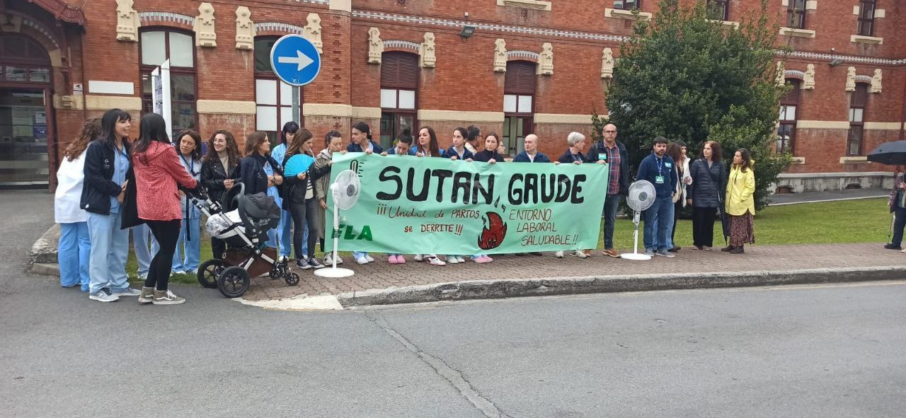 ELA se concentra para denunciar las altas temperaturas a las que está expuesta la la plantilla de partos