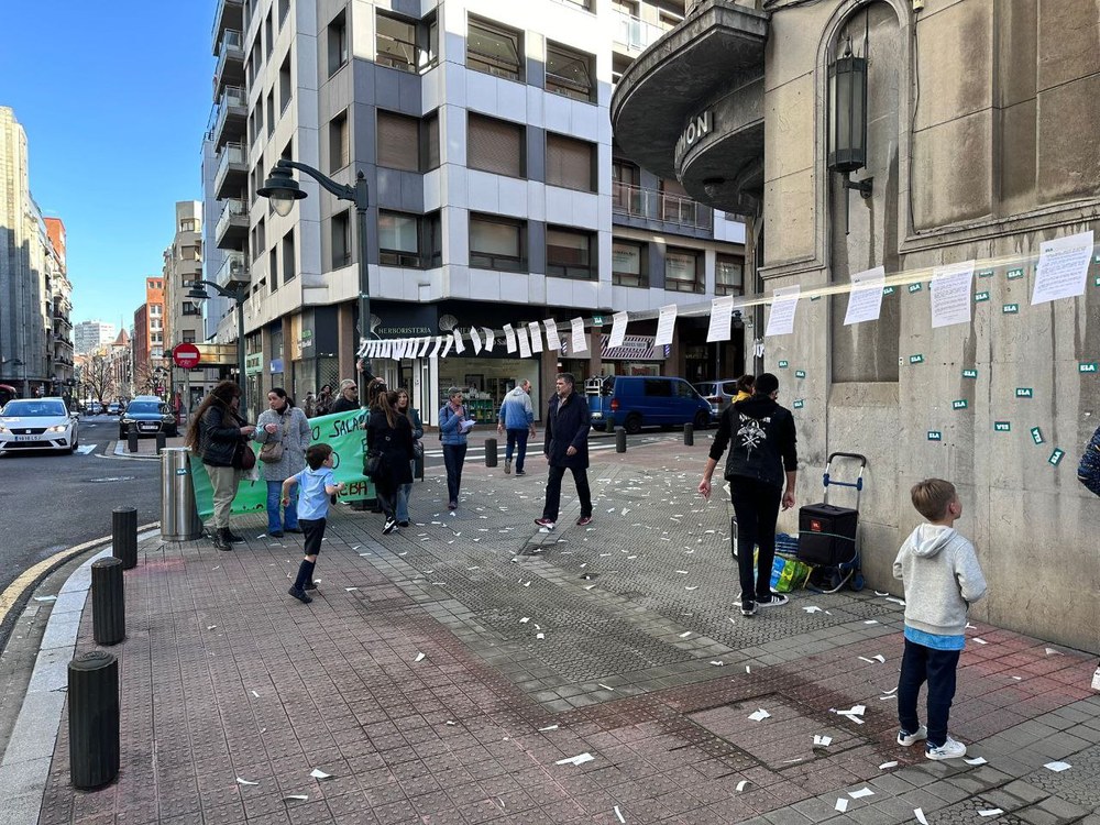 La dirección amenaza a los huelguistas con cerrar el centro
