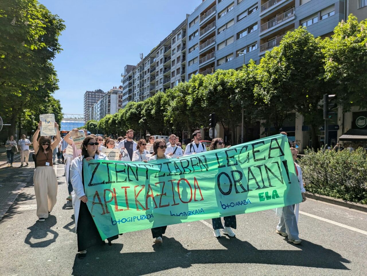 La plantilla protesta para exigir que se aplique la Ley de la Ciencia