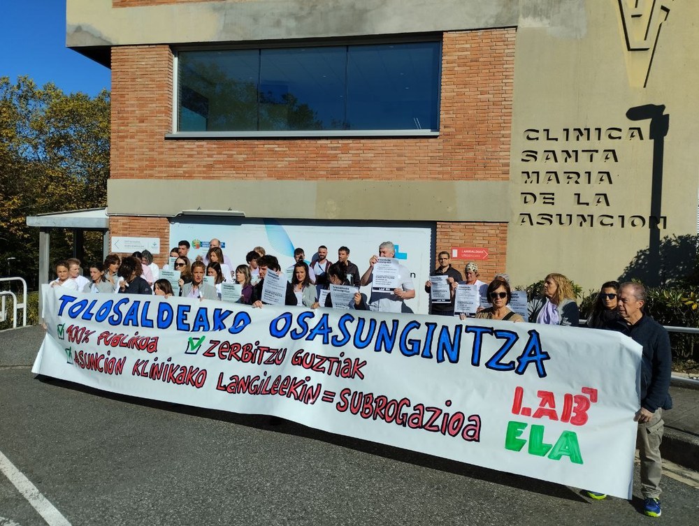 Manifestación para exigir un hospital totalmente público y garantizar la subrogación Manifestación para exigir un hospital totalmente público y garantizar la subrogación