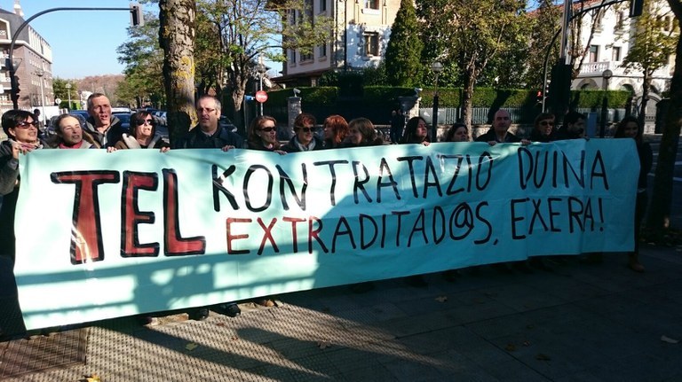 Técnicos de laboratorio de Osakidetza han llevado a cabo una concentración en Gasteiz Técnicos de laboratorio de Osakidetza han llevado a cabo una concentración en Gasteiz
