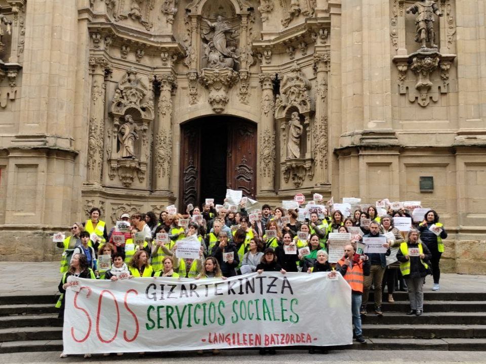 La plantilla de Acción Social secunda el paro con un alcance total