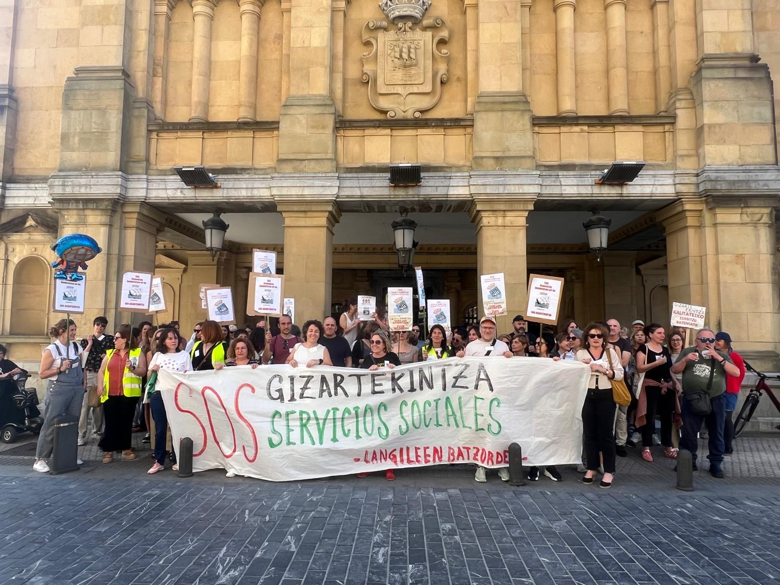 Los y las trabajadoras continuarán en huelga si no se aumenta la plantilla Los y las trabajadoras continuarán en huelga si no se aumenta la plantilla