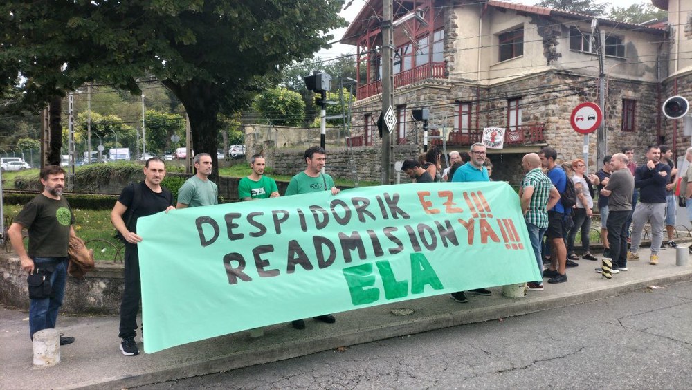 Concentración de ELA contra los depidos en la antigua Dinamita de Galdakao