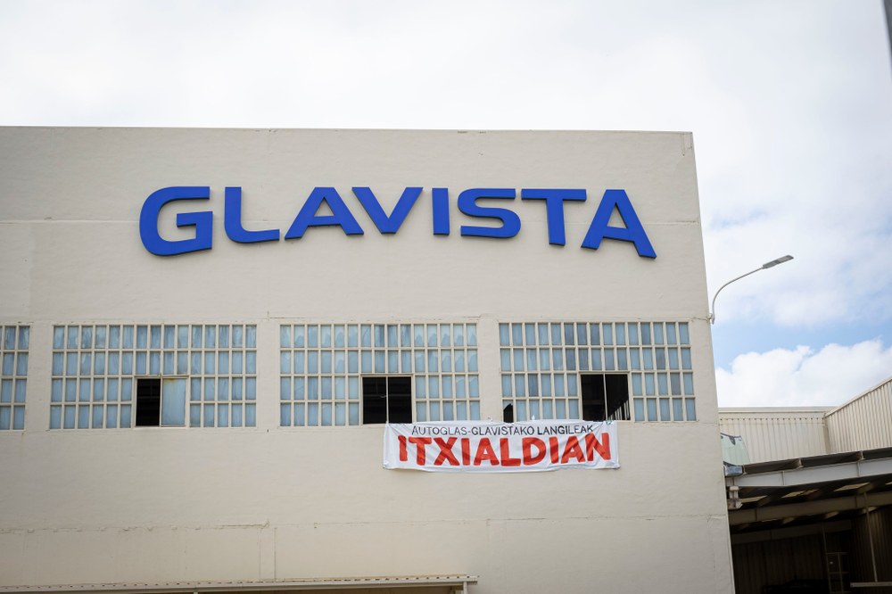 La plantilla se encierra en las instalaciones de la empresa