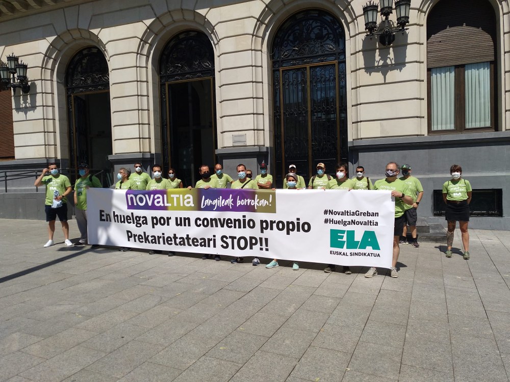 Los trabajadores y trabajadoras en huelga de Novaltia Bizkaia se concentran en Zaragoza
