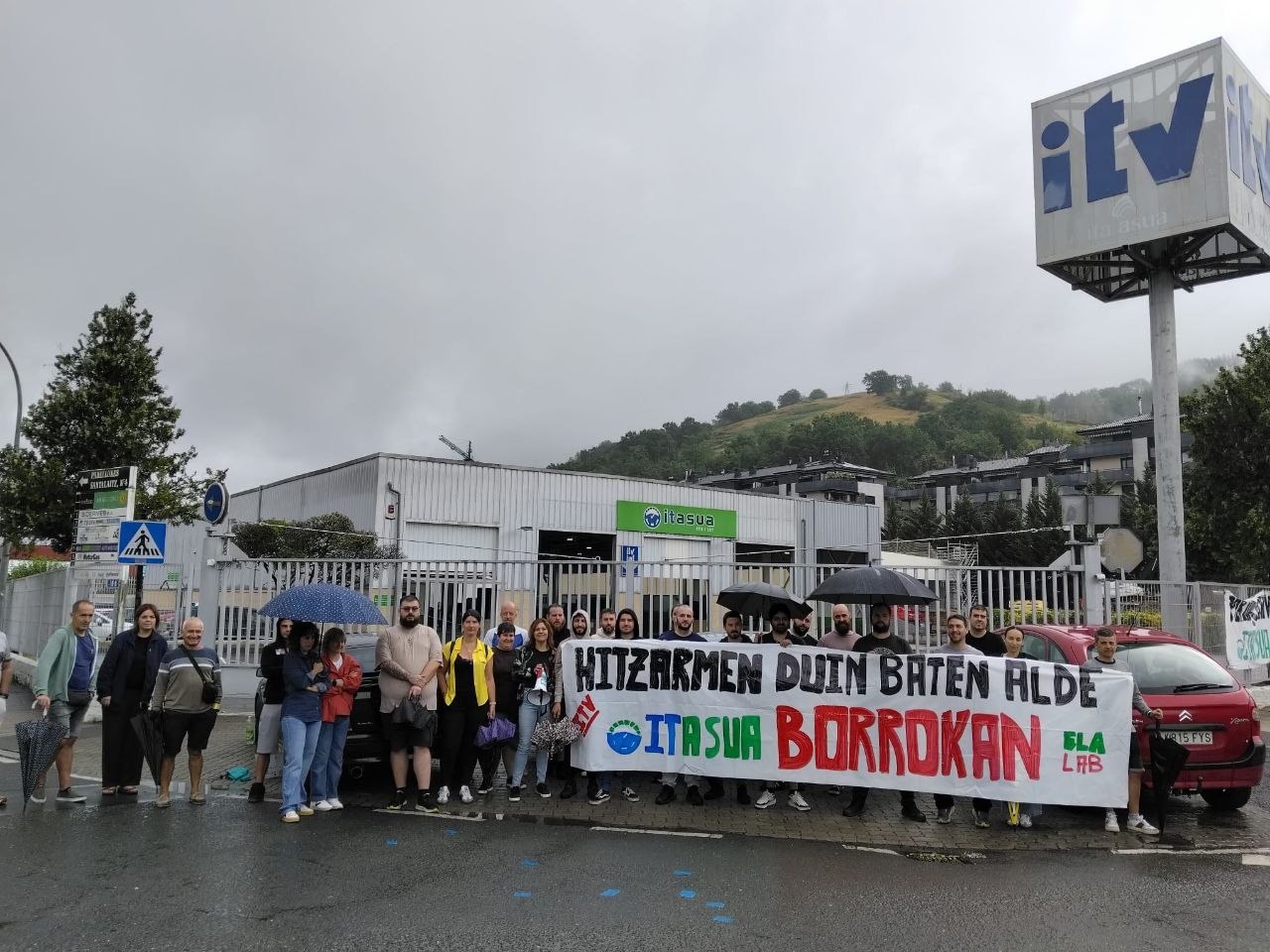 La primera jornada de huelga cierra los centros de Bergara y Zarautz