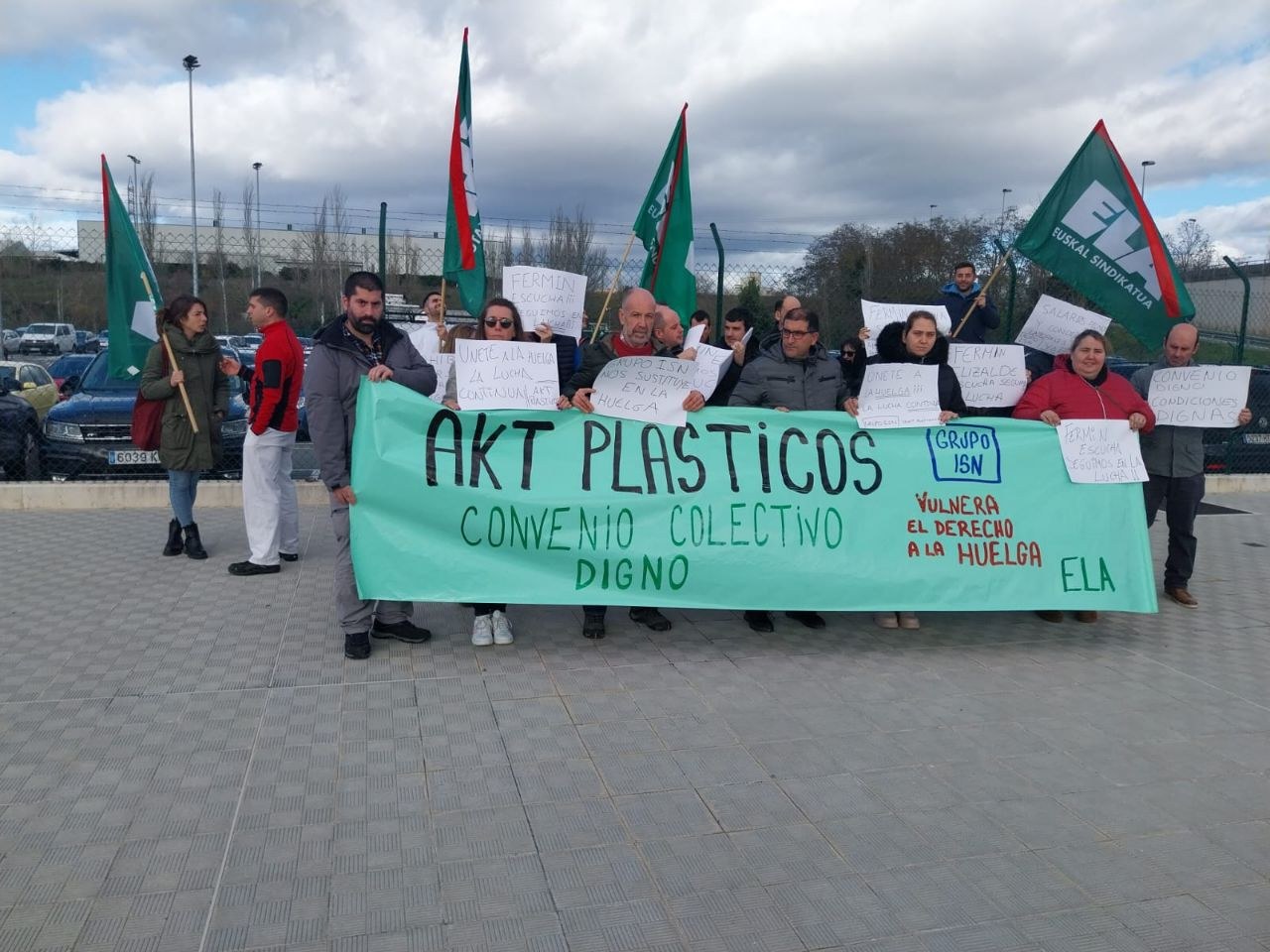 Concentración en Iruñea para denunciar el bloqueo de la negociación del convenio colectivo