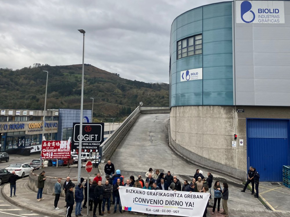 Concentración frente a la empresa Biolid ante las actitudes antisindicales de la dirección
