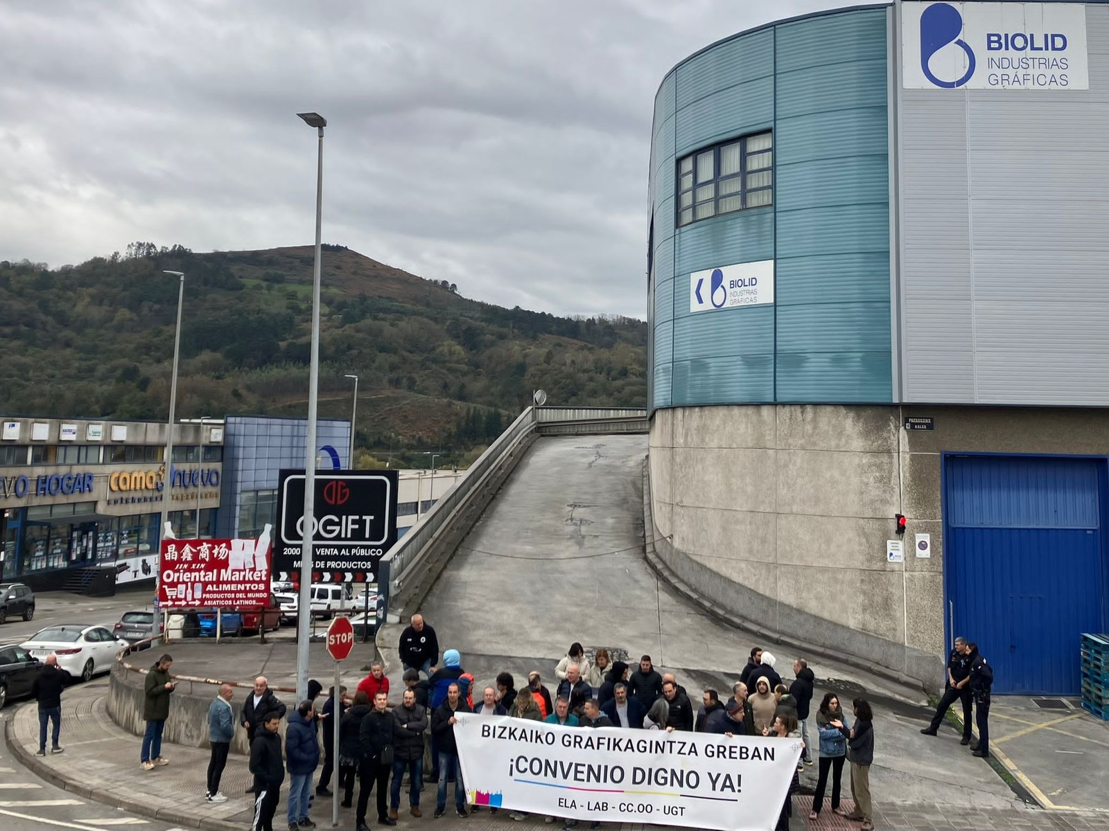 Concentración frente a la empresa Biolid ante las actitudes antisindicales de la dirección