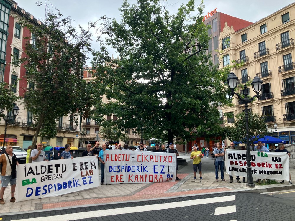 Continúa la huelga indefinida contra los despidos