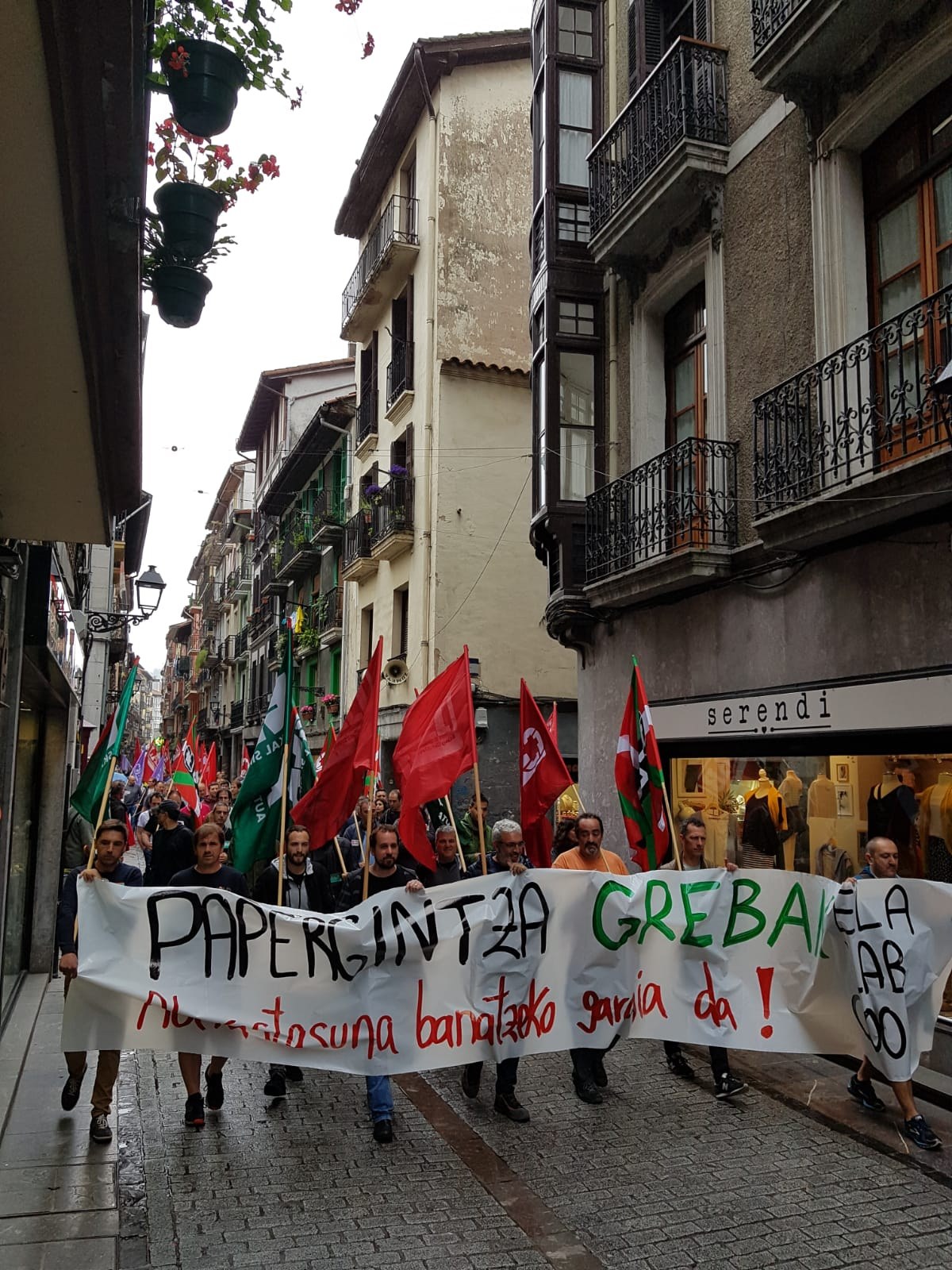El 90% de los trabajadores del sector del Papel de Gipuzkoa secundan la segunda jornada de huelga