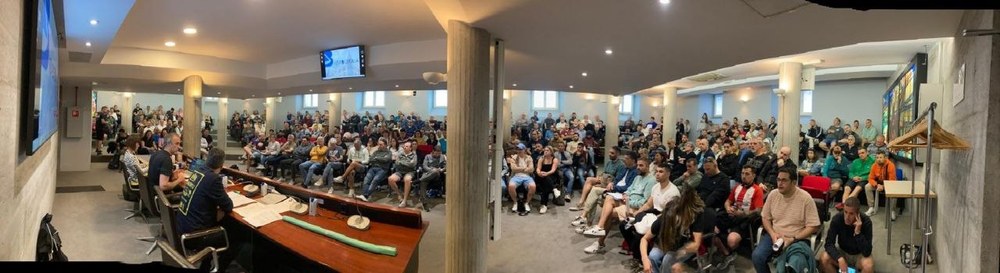 La asamblea decide iniciar contactos con el resto de sindicatos en las negociaciones del convenio