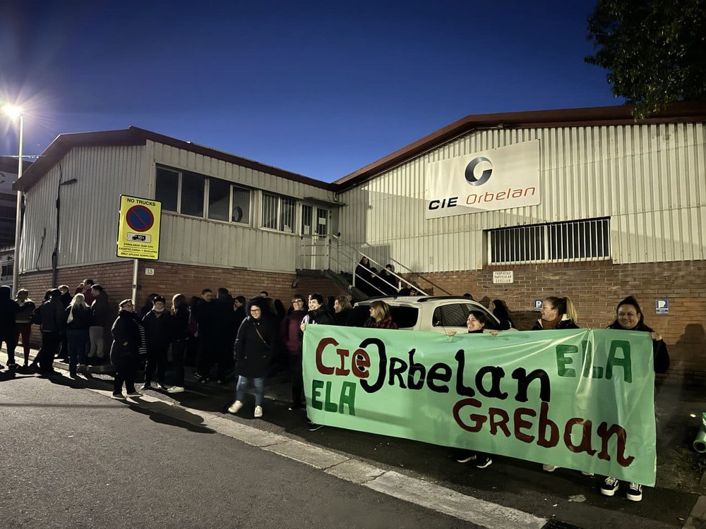 El primer día de huelga consigue cerrar los talleres de Andoain y Anoeta