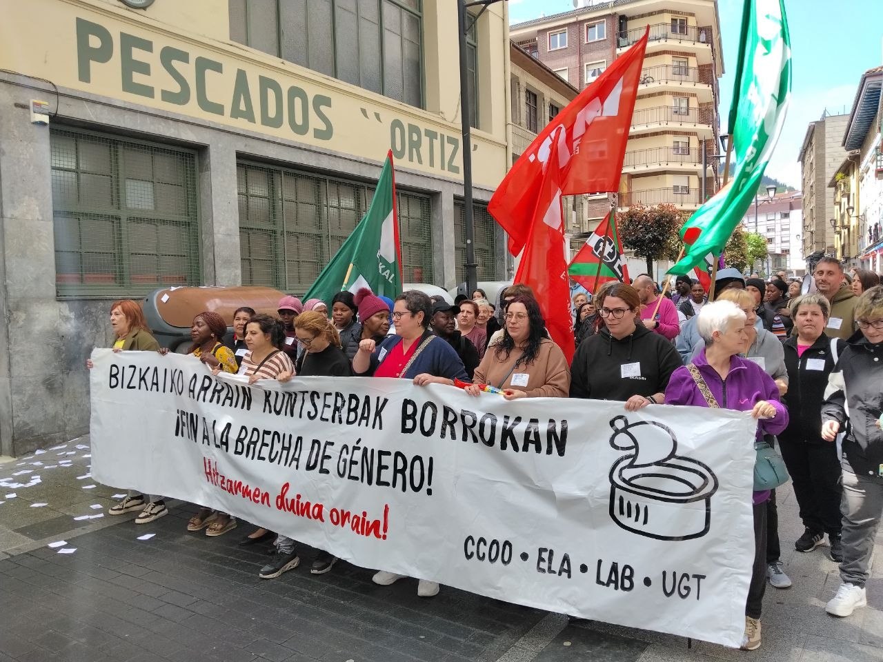 Las trabajadoras se movilizan masivamente en Ondarroa contra la precariedad