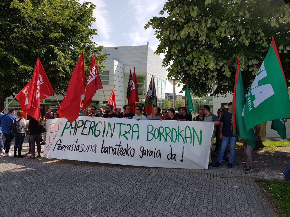 ELA, LAB y CCOO plantean 16 días de huelga en el Papel de Gipuzkoa en defensa del convenio