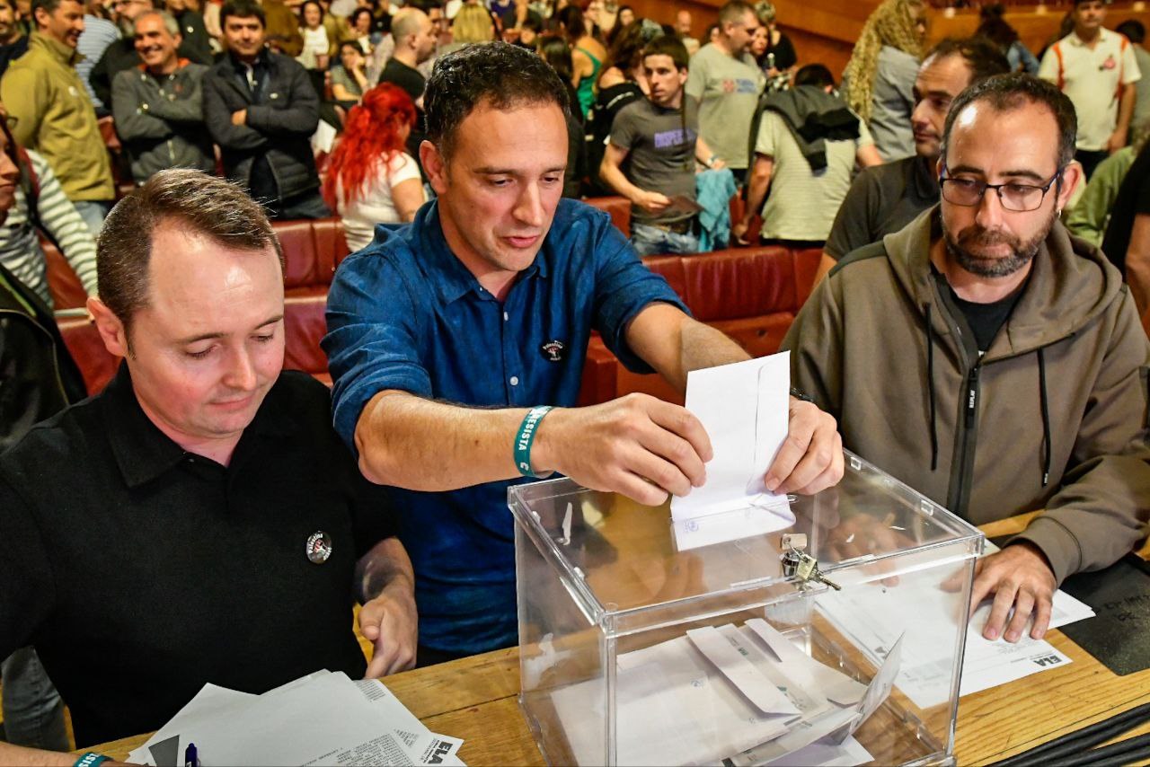 Mitxel Lakuntza, con un 90,37 % de votos, elegido secretario general de ELA para otros cuatro años Mitxel Lakuntza, con un 90,37 % de votos, elegido secretario general de ELA para otros cuatro años