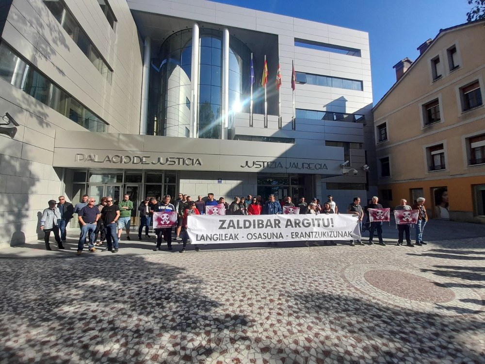 Concentración frente al juzgado de Durango