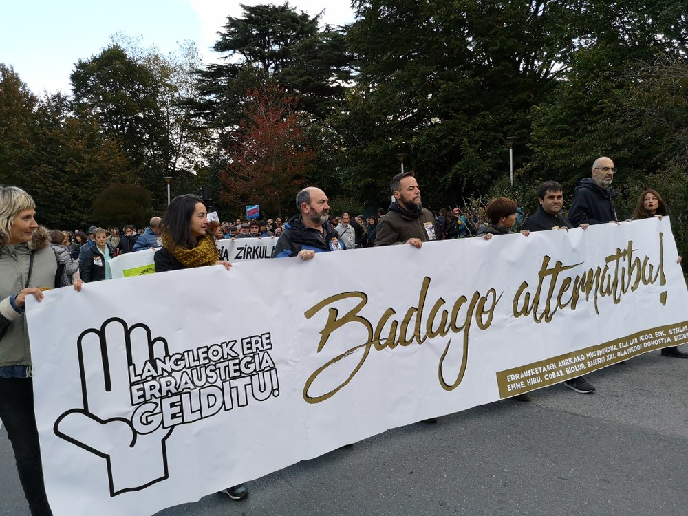 Imágenes de la manifestación contra la incineradora en Donostia