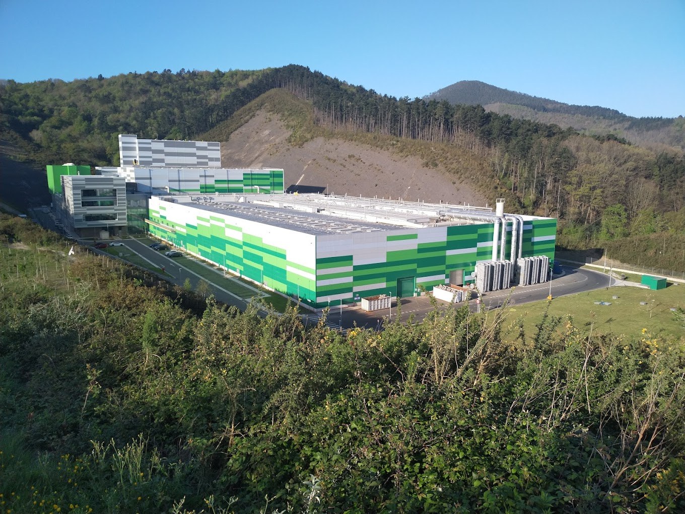 Las muestras tomadas para medir la contaminación tóxica en torno a la incineradora de Zubieta encienden las alarmas