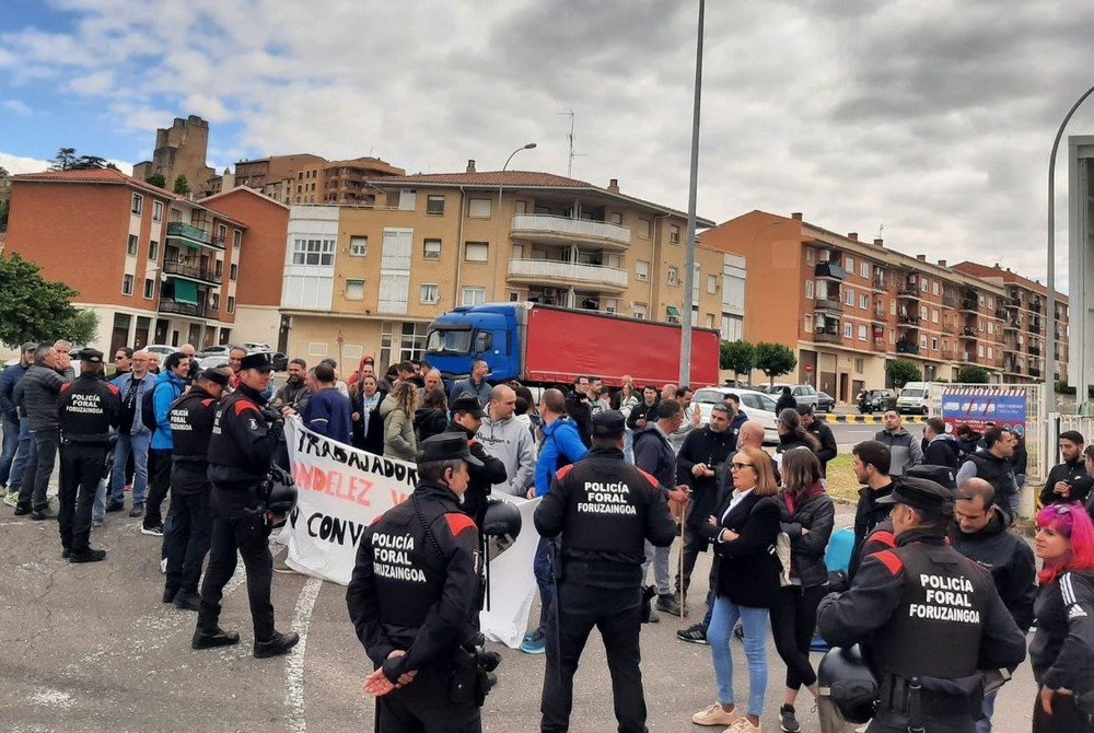 Amplio seguimiento en el primer día de la huelga indefinida en Mondelez (Viana)