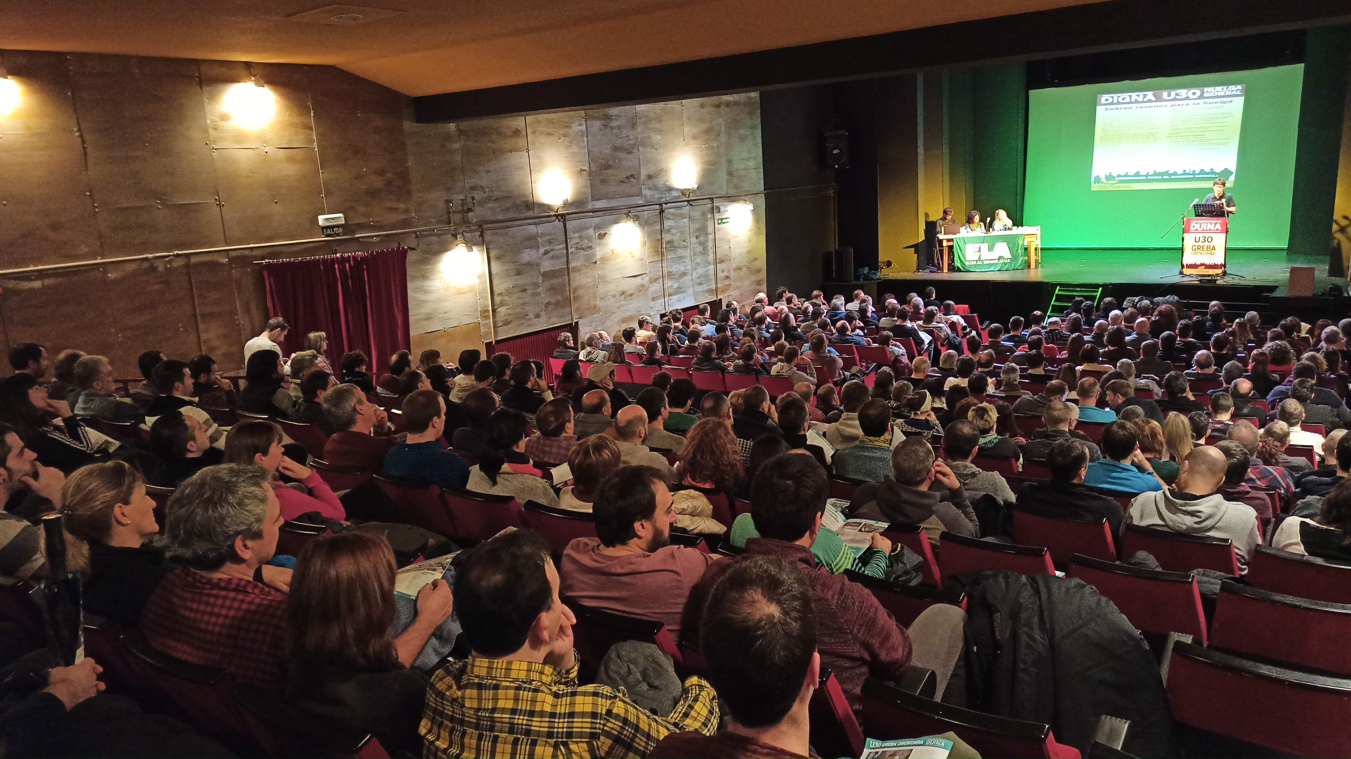 Asamblea y concentración de delegadas y delegados de ELA de Navarra para preparar 