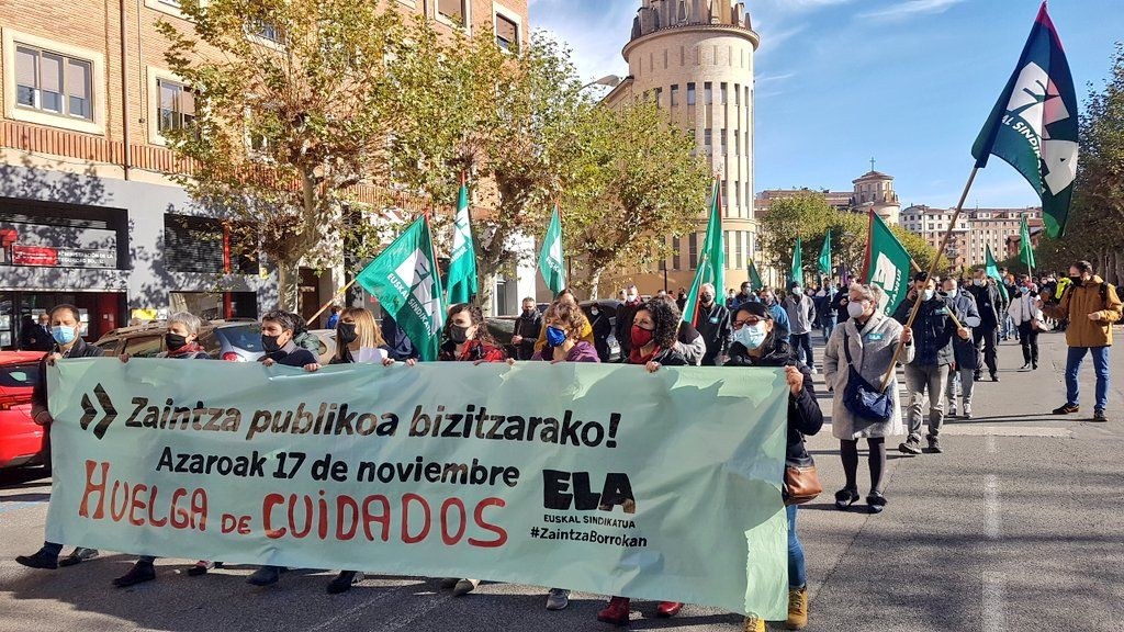 Centenares de trabajadoras reivindican con su huelga que los cuidados profesionales deben ser públicos y basados en la persona, no en el negocio