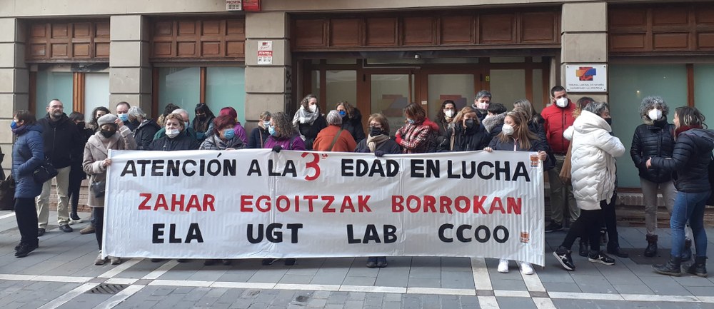 Concentración por el Convenio de Residencias de la 3ª edad de Navarra y para dignificar el trabajo de cuidados