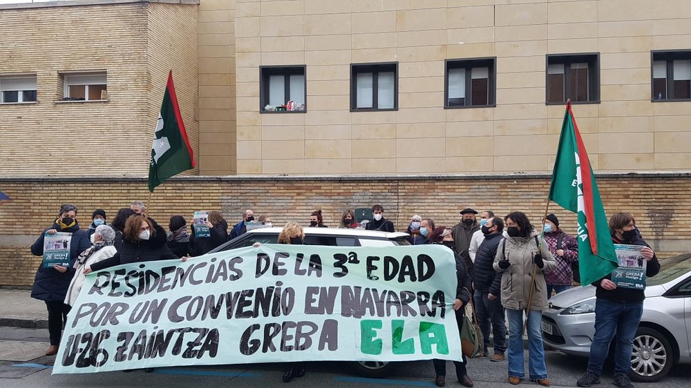 ELA exige en Iruñea un convenio de residencias de Navarra que garantice unos cuidados dignos y de calidad