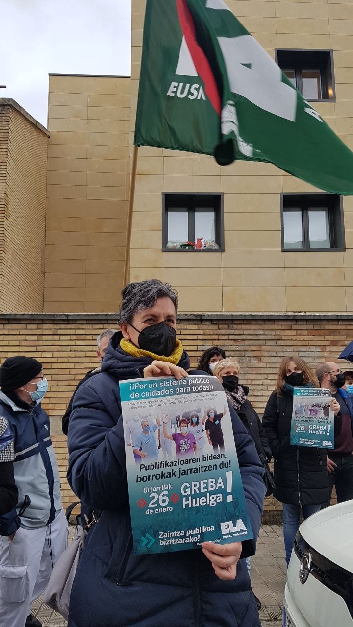 ELA exige en Iruñea un convenio de residencias de Navarra que garantice unos cuidados dignos y de calidad