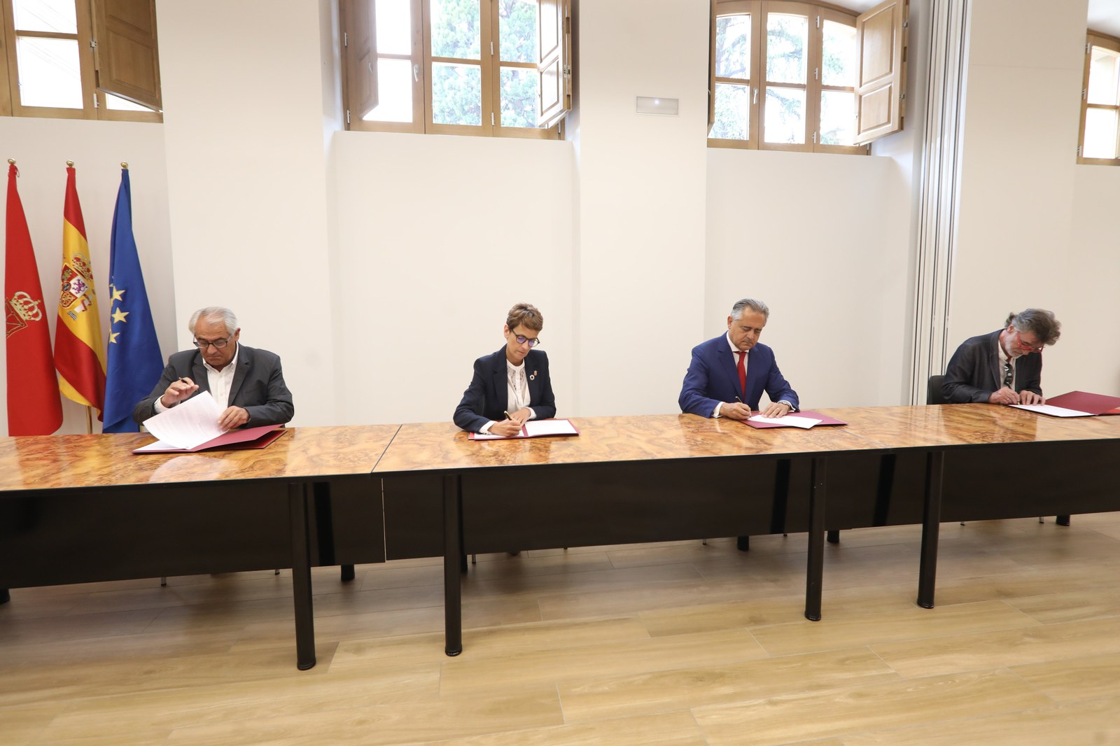 El Gobierno de Navarra, UGT, CCOO y CEN acuerdan varias ayudas para las empresas, sin reforma fiscal ni medidas reales para la clase trabajadora