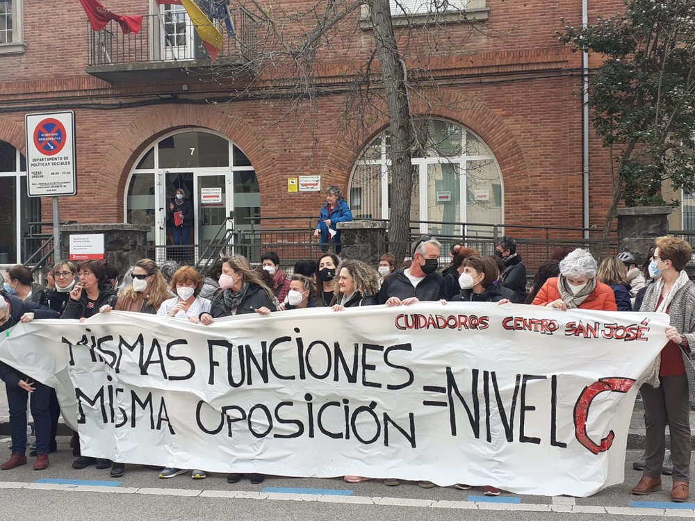 El personal cuidador del Centro San José  denuncia que se les da un trato discriminatorio y exige que se les aplique el nivel C y oposiciones conjuntas con el personal del Departamento de Educación