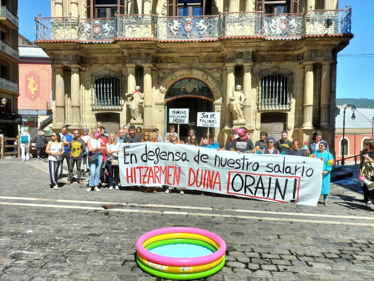 El seguimiento masivo de la huelga en Anaitasuna y Natación obliga a cerrar las piscinas