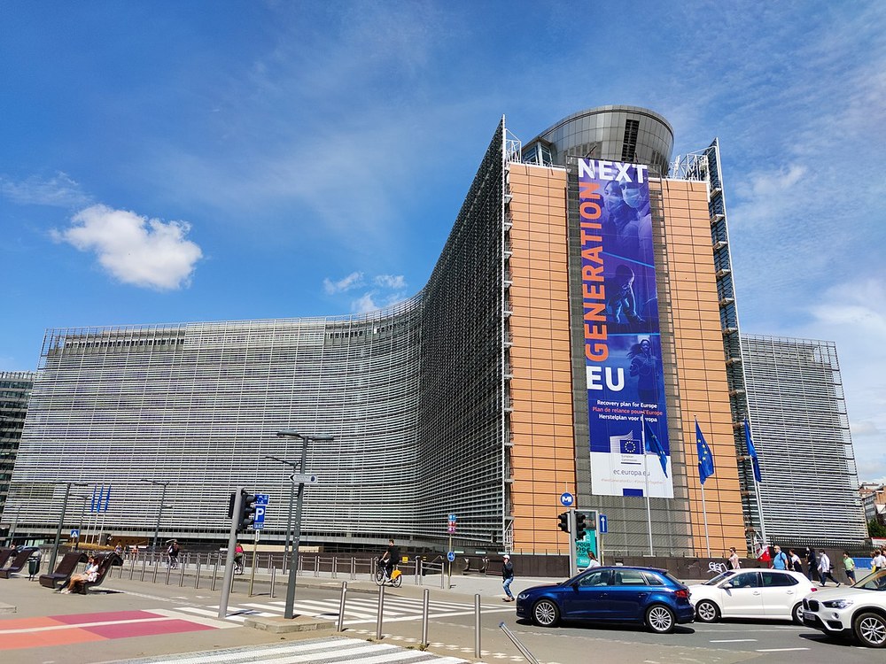 ELA considera incomprensible que Izquierda-Ezkerra y EH Bildu posibiliten la convalidación del Decreto Foral sobre unos fondos europeos que traerán recortes sociales y que se destinarán a proyectos medioambientalmente insostenibles