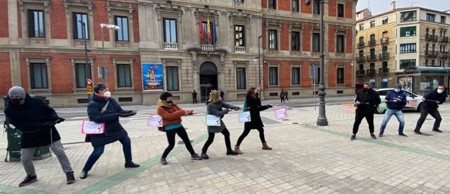 ELA denuncia ante el Parlamento de Navarra la recuperación de la financiación pública de UGT, CCOO y la Patronal, y la negativa a reformar la fiscalidad
