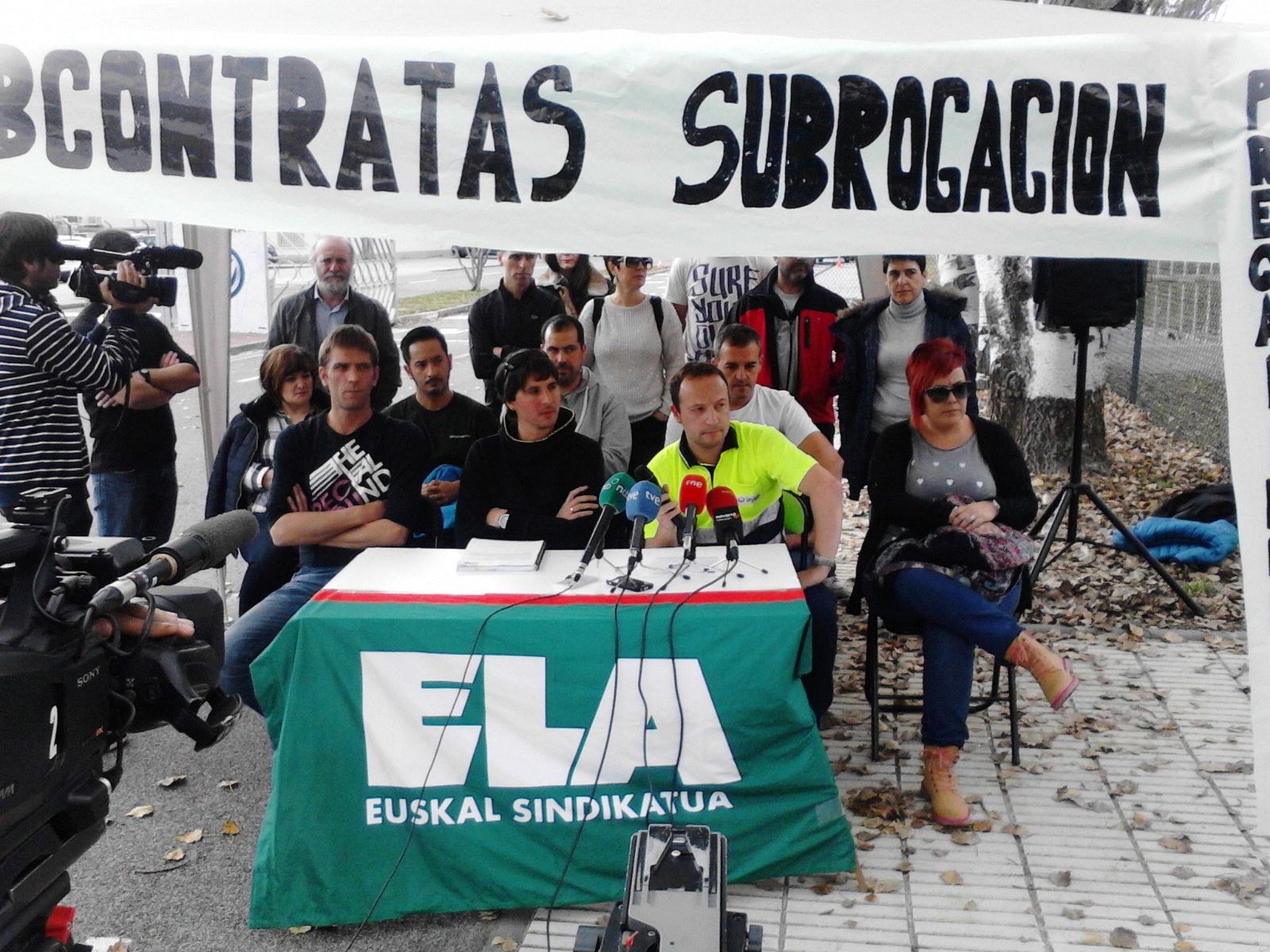 ELA denuncia que "la farsa" del ERTE acordado en VW Navarra ignora a las 12.000 personas de sus subcontratas