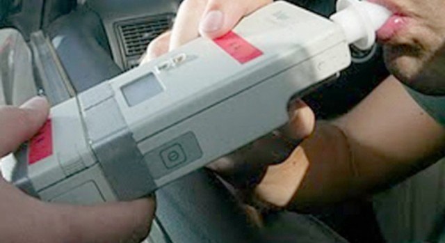 ELA exige que sean los miembros dela  Policía Foral legalmente habilitados los que realicen los controles de alcohol y drogas, tal y como recomienda el defensor del pueblo