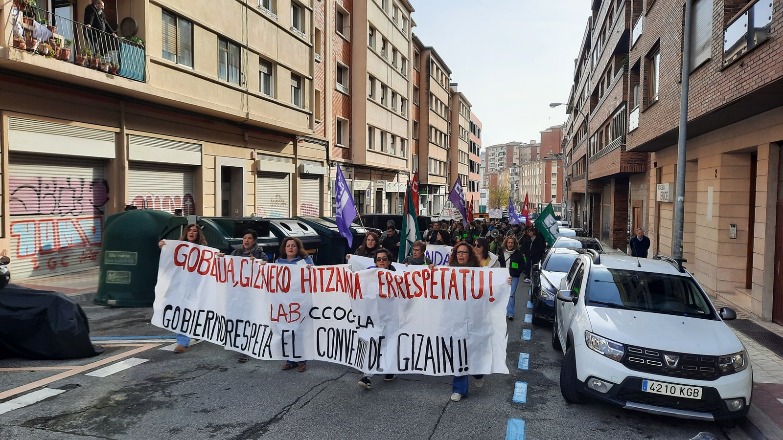 Huelga para exigir que los salarios se equiparen a los de la Administración Foral