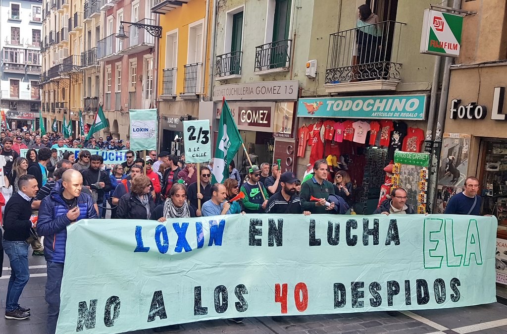 La plantilla de Loxin lleva su lucha hasta Toulouse y se manifiesta por el centro de Iruñea